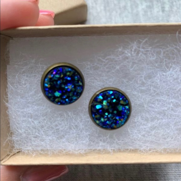 Earrings - Picture 2 of 3